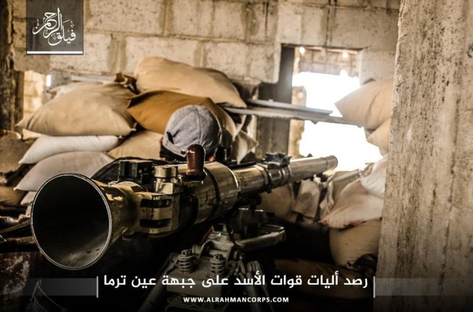 Chiến sự Syria: Phe thánh chiến điên cuồng chống trả quân Assad ở ven Damascus (video) ảnh 5