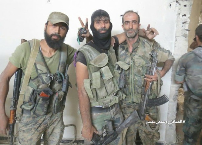 Phiến quân nã tên lửa TOW Mỹ phá hủy pháo tự hành quân Assad (video) - ảnh 9