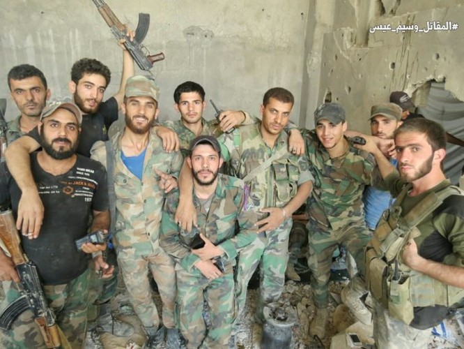 Phiến quân nã tên lửa TOW Mỹ phá hủy pháo tự hành quân Assad (video) - ảnh 10