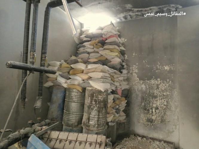 Phiến quân nã tên lửa TOW Mỹ phá hủy pháo tự hành quân Assad (video) - ảnh 14