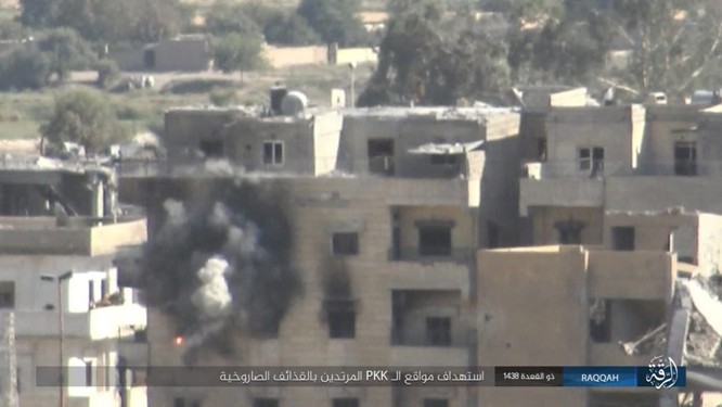 IS tử chiến trên từng mét đất tại sào huyệt Raqqa ảnh 4