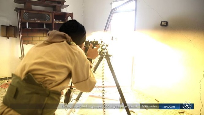 IS tử chiến trên từng mét đất tại sào huyệt Raqqa ảnh 8