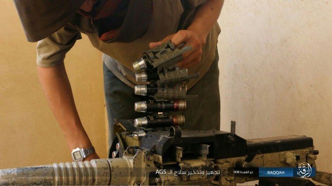 Hàng loạt chiến binh IS mất mạng trước người Kurd tại Raqqa (chùm video) ảnh 4