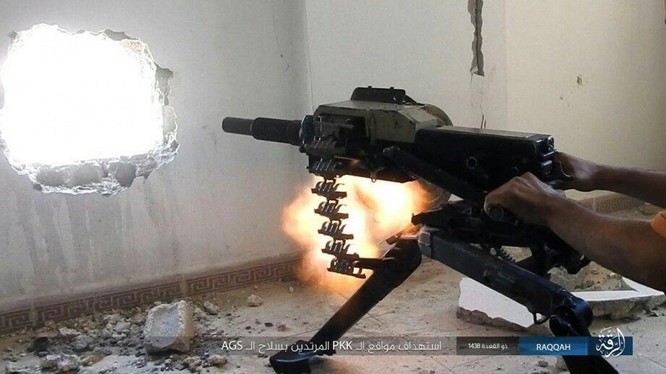 Hàng loạt chiến binh IS mất mạng trước người Kurd tại Raqqa (chùm video) ảnh 7