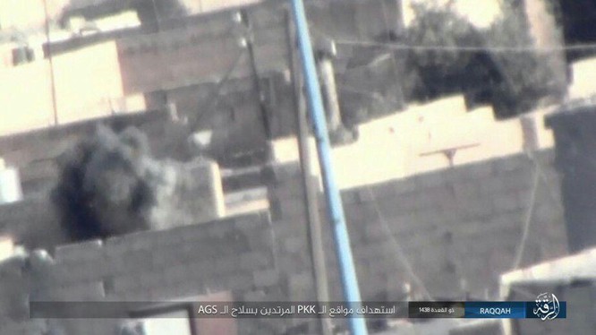 Hàng loạt chiến binh IS mất mạng trước người Kurd tại Raqqa (chùm video) ảnh 9