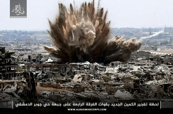 Quân đội Syria tấn công sào huyệt thánh chiến ngoại vi Damascus - ảnh 3