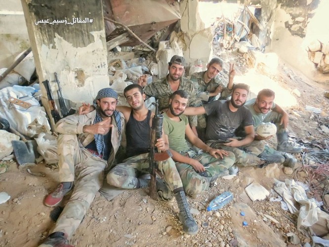 Quân đội Syria tấn công sào huyệt thánh chiến ngoại vi Damascus - ảnh 8