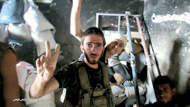 Quân đội Syria tấn công sào huyệt thánh chiến ngoại vi Damascus - ảnh 10