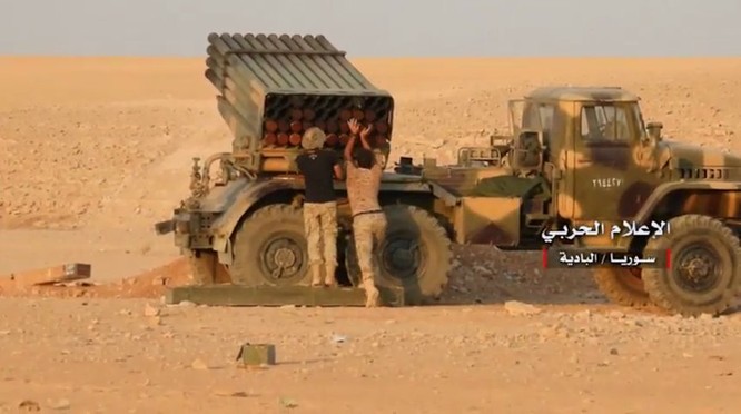 Syria: Quân chính phủ đánh về hướng Deir Ezzor, diệt hàng loạt tay súng IS (video) ảnh 5