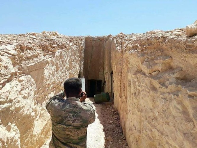 Quân đội Syria khép chặt hai “nồi hầm” IS trên chiến trường Homs ảnh 4