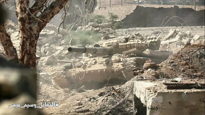 Tên lửa, thiết giáp Syria vào trận tấn công phiến quân cố thủ ven Damascus (video) ảnh 1