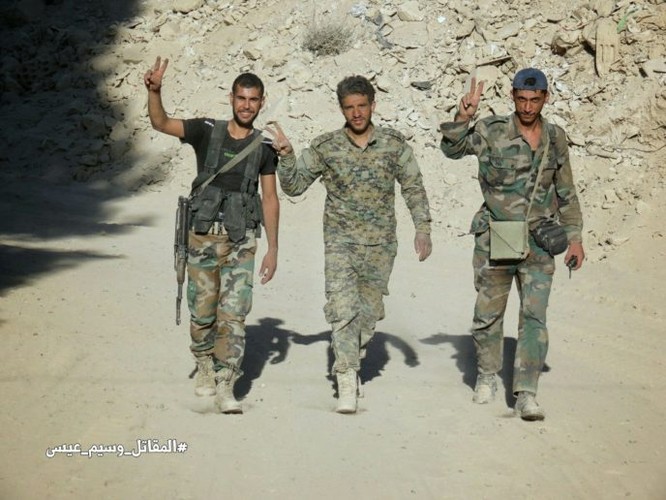 Tên lửa, thiết giáp Syria vào trận tấn công phiến quân cố thủ ven Damascus (video) ảnh 5