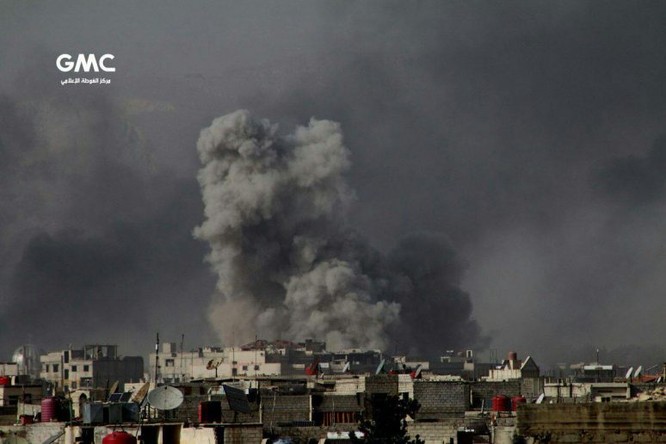 Quân đội Syria đánh phá dữ dội phiến quân cố thủ ven Damascus (video) ảnh 4