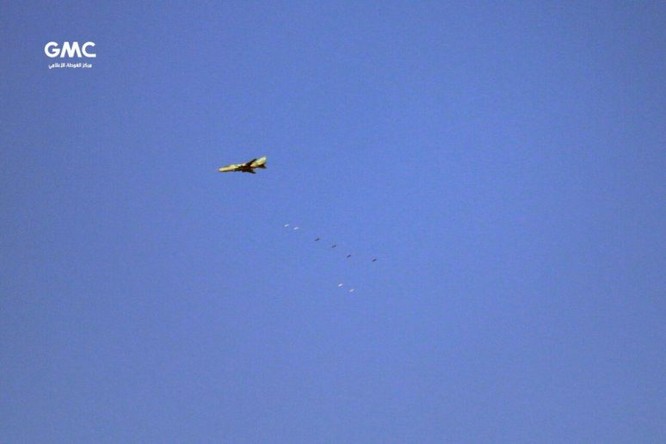 Quân đội Syria đánh phá dữ dội phiến quân cố thủ ven Damascus (video) ảnh 6