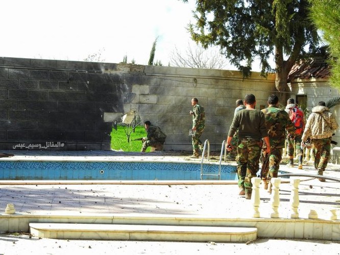“Hổ Syria” chủ công xung trận chiếm thị trấn trọng yếu, sắp chia cắt Đông Ghouta - ảnh 8