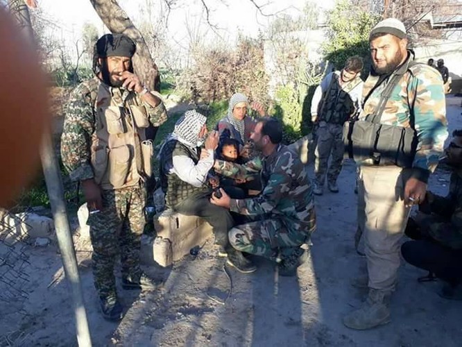 Chiến sự Syria: Quân Assad đè bẹp phe thánh chiến, đoạt căn cứ tên lửa ở Đông Ghouta ảnh 4
