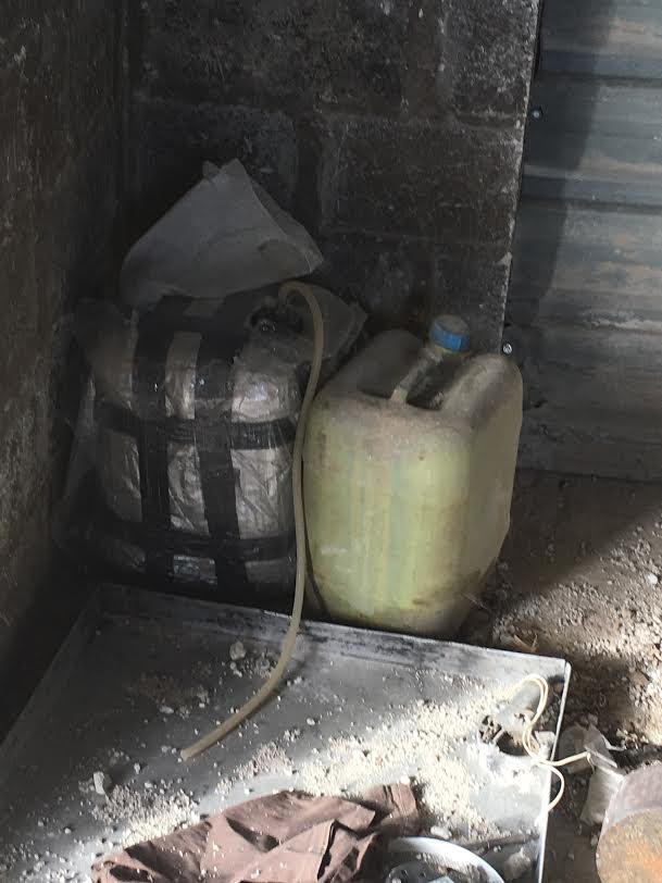 Chảo lửa Đông Ghouta: Quân thánh chiến Syria có cả nhà máy chế tạo tên lửa, sản xuất hóa phẩm ảnh 8