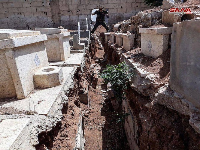 Kinh hoàng hệ thống hầm hào của IS trong tử địa Yarmouk, Syria - ảnh 4