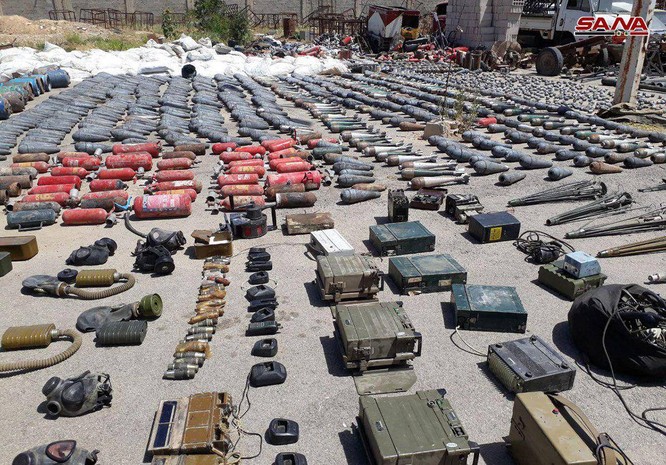 Quân cảnh Nga, Syria chiếm kho vũ khí khổng lồ của phe thánh chiến ven Damascus - ảnh 2