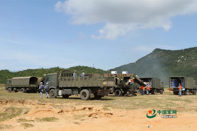 Từ cuối tháng 7/2016 đến nay, Hạm đội Nam Hải, Hải quân Trung Quốc tiến hành diễn tập bảo đảm cơ động ở Biển Đông trong thời gian 10 ngày. Ảnh: 81.cn.