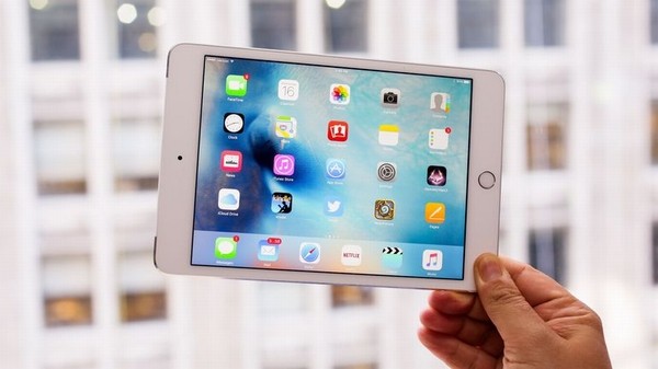 iPad Mini 4 – đây là chiếc tablet cỡ nhỏ tốt nhất hiện nay trên thị trường. Máy có thiết kế cực kỳ nhỏ gọn và trọng lượng 295g, đáp ứng khả năng di chuyển như một chiếc smartphone cỡ lớn.