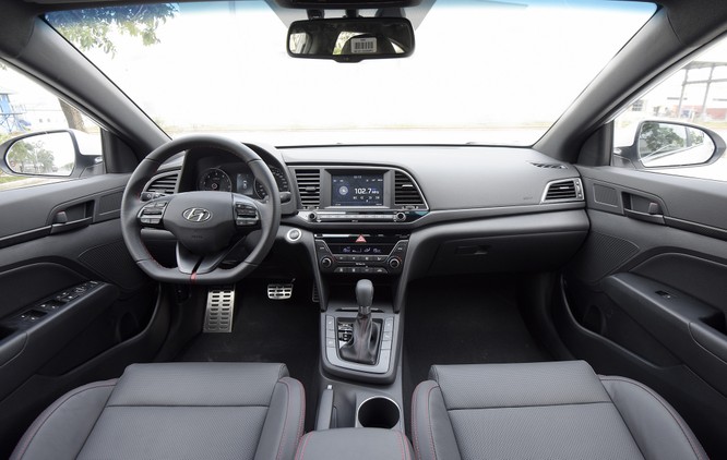 Hyundai Elantra Sport động cơ Turbo ra mắt khách hàng Việt, giá 729 triệu ảnh 3