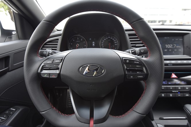 Hyundai Elantra Sport động cơ Turbo ra mắt khách hàng Việt, giá 729 triệu ảnh 14