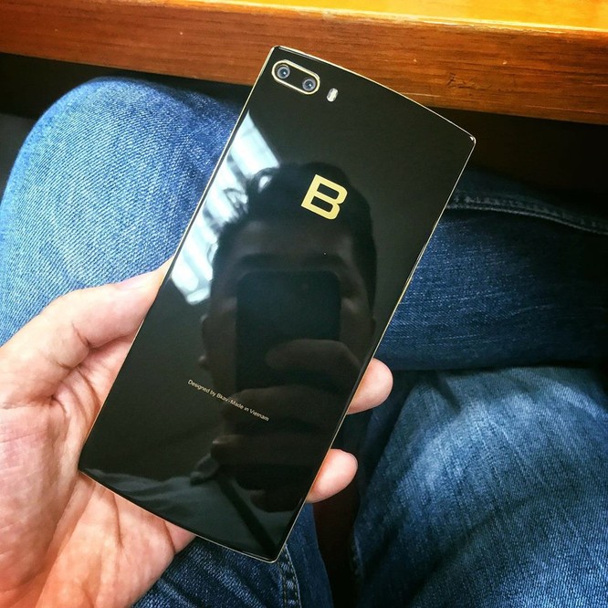 Xuất hiện hình ảnh phiên bản cao cấp Bphone 2017 Gold ảnh 1