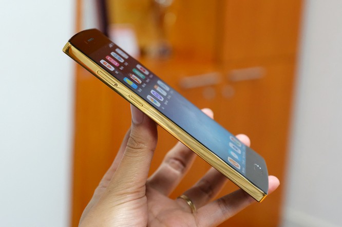 Xuất hiện hình ảnh phiên bản cao cấp Bphone 2017 Gold ảnh 5