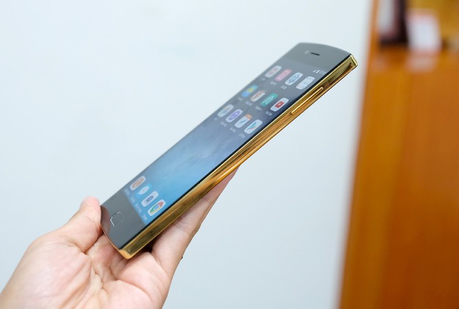 Xuất hiện hình ảnh phiên bản cao cấp Bphone 2017 Gold ảnh 6