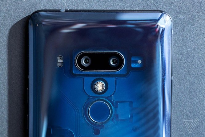 HTC U12 Plus chính thức ra mắt: phím giả cảm ứng lực trên cạnh máy - ảnh 4