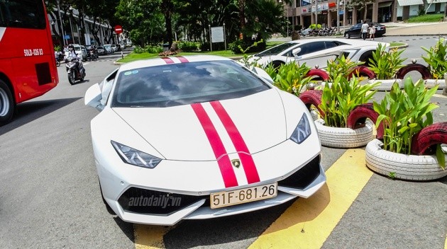 Ngắm bộ ba “siêu bò” Lamborghini dạo phố Sài Thành ảnh 4