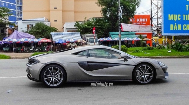 Ngắm bộ ba “siêu bò” Lamborghini dạo phố Sài Thành ảnh 7
