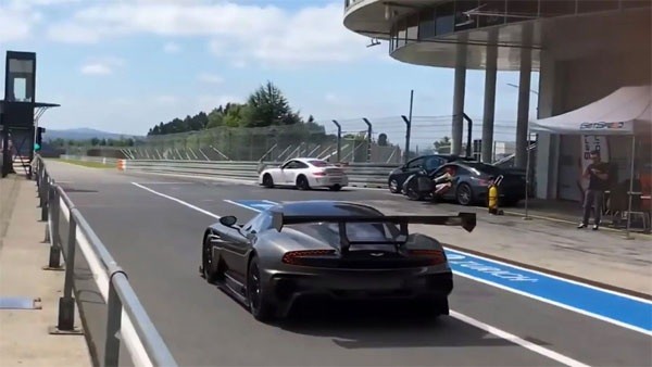 Aston Martin Vulcan trên đường đua nước Đức.
