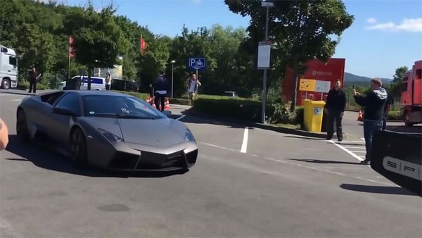 Chiếc Lamborghini Reventon khoảng hơn 800 nghìn bảng Anh.