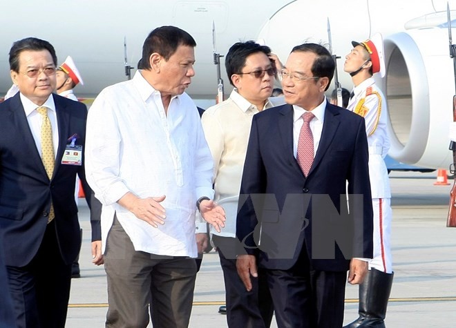 Tổng thống Philippines Duterte đã đến Nội Bài, bắt đầu thăm Việt Nam - ảnh 3