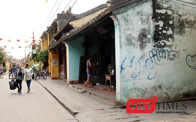 Hội An đau đầu nạn “vẽ bẩn“ ảnh 1