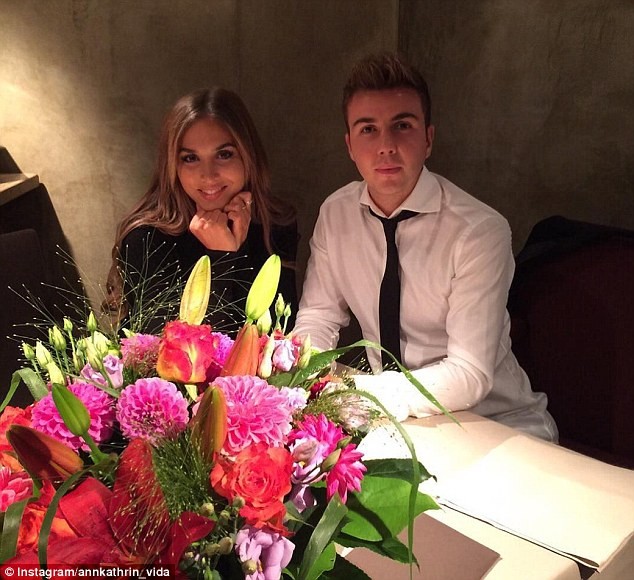 Mãn nhãn với các nàng WAGs kỳ EURO sắp tới ảnh 8