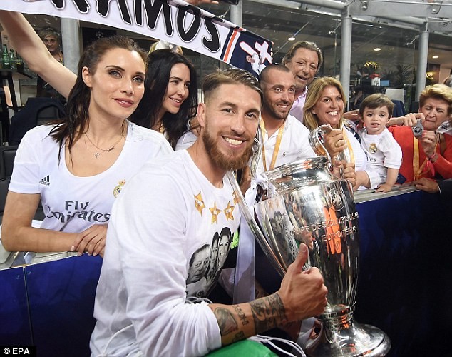 Mãn nhãn với các nàng WAGs kỳ EURO sắp tới ảnh 19