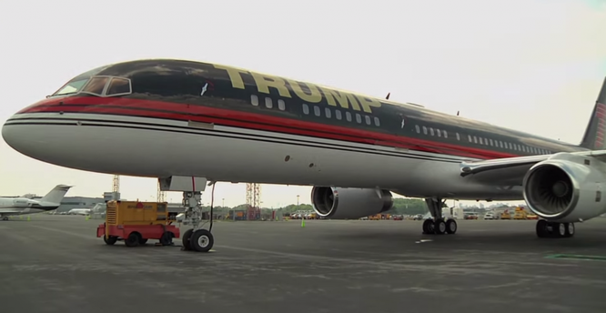 Đột nhập chuyên cơ 5 sao của “Tổng thống” Trump ảnh 1