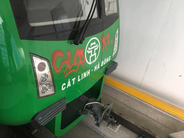 Dân mạng phẫn nộ vì đoàn tàu Cát Linh - Hà Đông bị vẽ bậy - ảnh 2