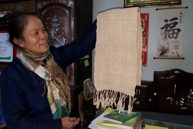 Nghệ nhân ưu tú Phan Thị Thuận: Làm nên cơ nghiệp từ phân tằm, cọng sen thải - ảnh 2