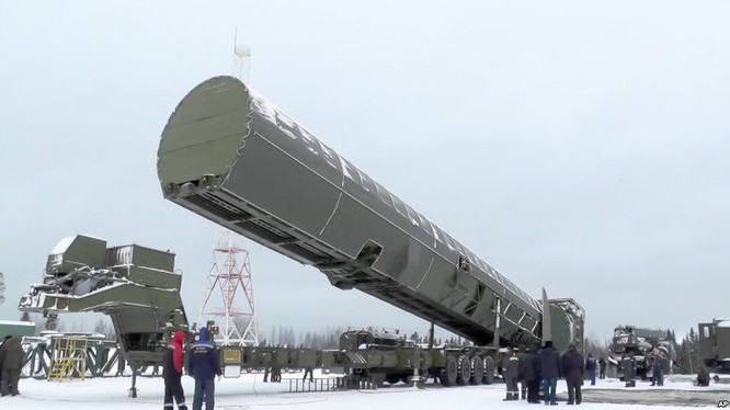 Mỹ ồ ạt nã Tomahawk tấn công Syria: Nga thừa cơ “luyện chiêu” đấu NATO ảnh 2
