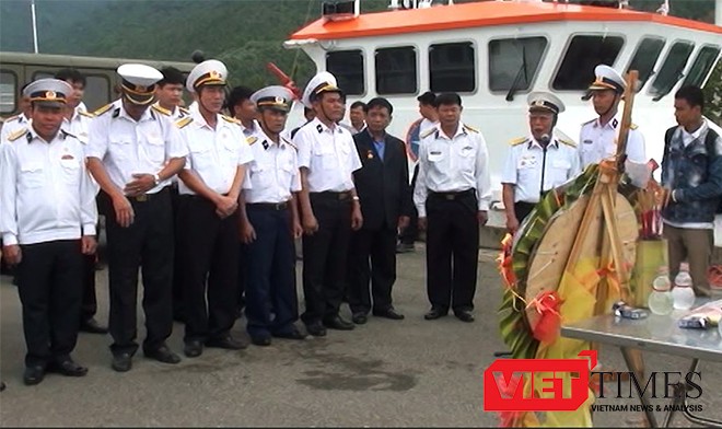 Sáng 14-3, tại Đà Nẵng, các cựu chiến binh, nguyên là cán bộ, chiến sĩ Trung đoàn 83 Công binh (E83), Quân chủng Hải quân Việt Nam đã tổ chức Lễ tưởng niệm 64 liệt sĩ trong trận chiến giữ đảo Gạc Ma (quần đảo Trường Sa, Việt Nam) cách đây 28 năm
