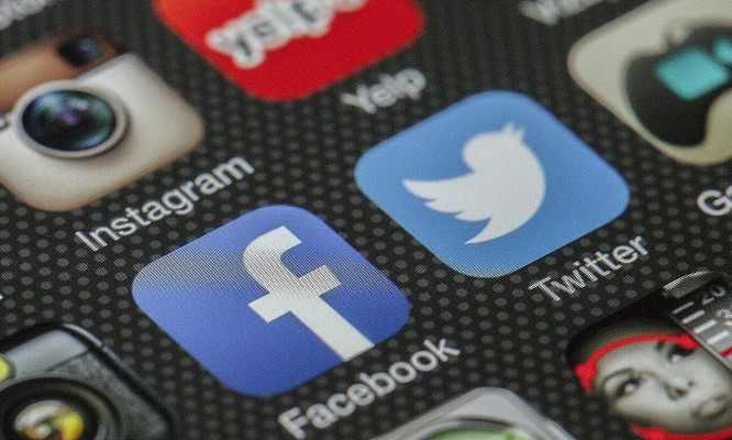Facebook và Twitter đang là mục tiêu tẩy chay quảng cáo của các doanh nghiệp. Ảnh: Press Gazette