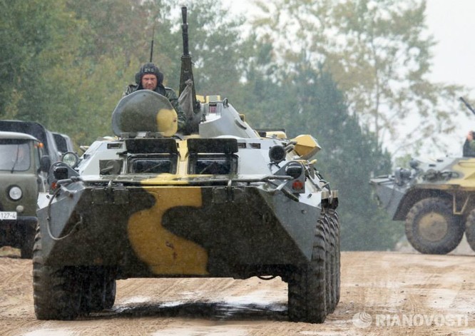 Nga tung trăm ngàn quân tập trận, NATO sợ