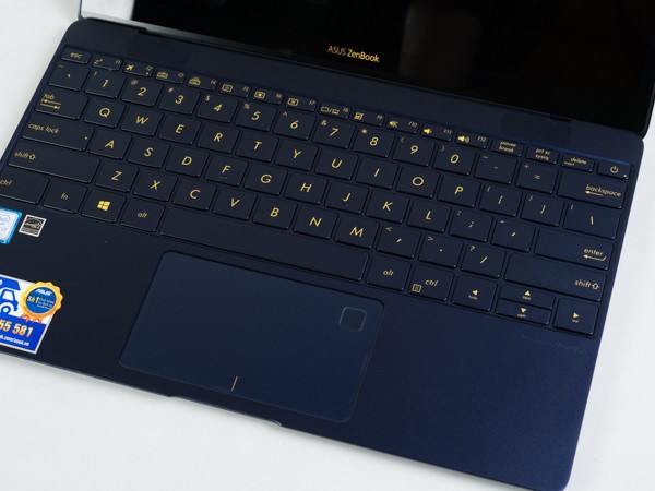 Cận cảnh laptop siêu mỏng Asus ZenBook 3 tại Việt Nam ảnh 8