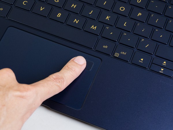 Cận cảnh laptop siêu mỏng Asus ZenBook 3 tại Việt Nam ảnh 11