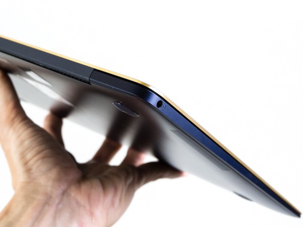 Cận cảnh laptop siêu mỏng Asus ZenBook 3 tại Việt Nam ảnh 15