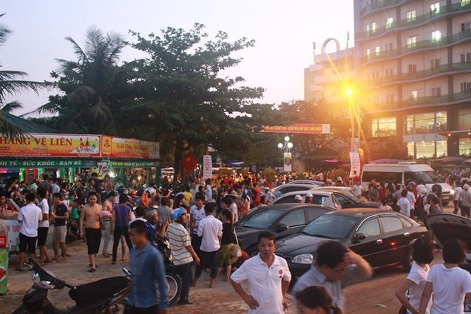 Khách đến Sầm Sơn đông nhất trong lịch sử ảnh 3